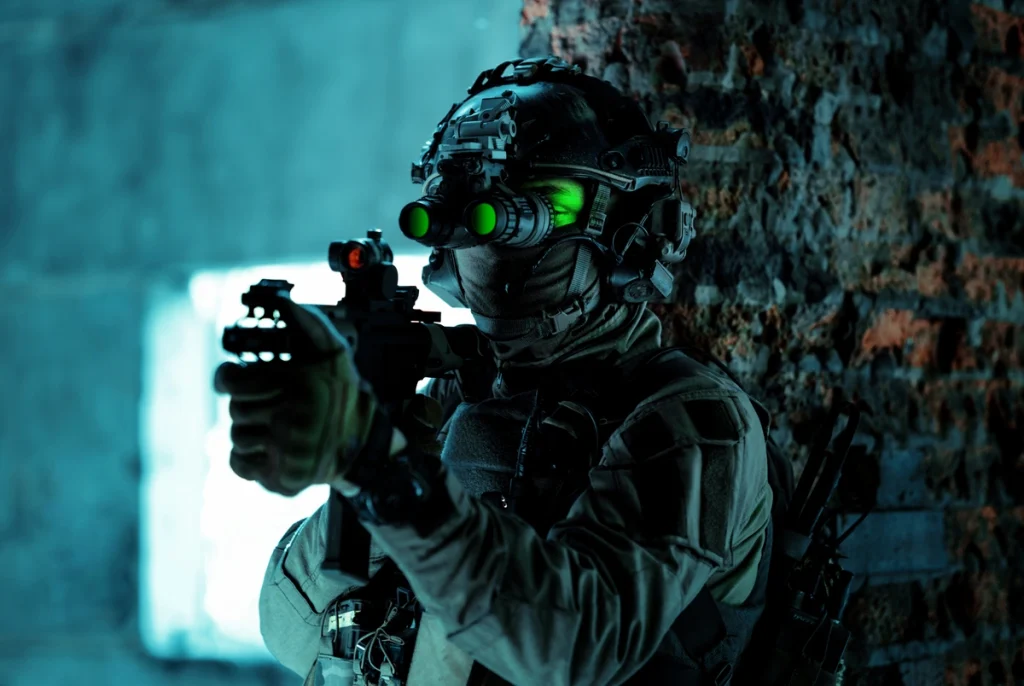 which night vision device to choose, soldier with night vision goggles