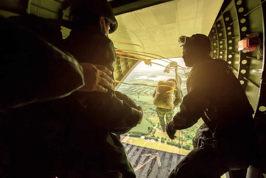 soldiers jumping from parachutes parachute mc1-1