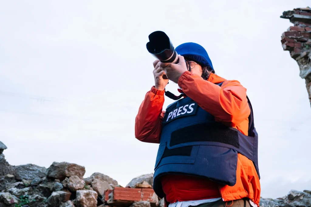 journalist wearing a bulletproof vest for press