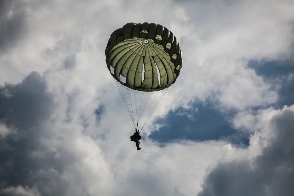 parachute mc1-1 on soldier