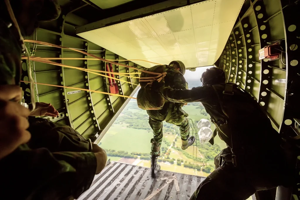 t-10 parachute in use by US military