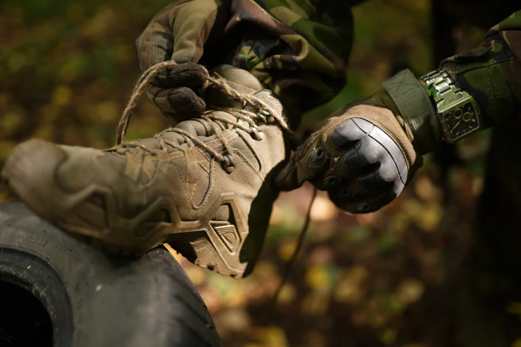 soldier tying lowa tactical boots